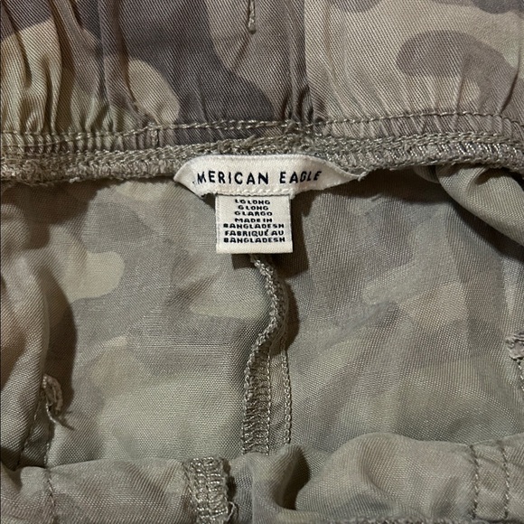 American Eagle Outfitters Camouflage Cargo Pants - Picture 2 of 3